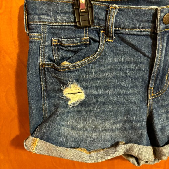 Old Navy Boyfriend Shorts Rolled cuff Distressed Size 4 - Picture 4 of 10